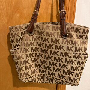 Michael Kors Jet Set Signature Logo Tote Handbag Mocha Tan Brown Leather Handles